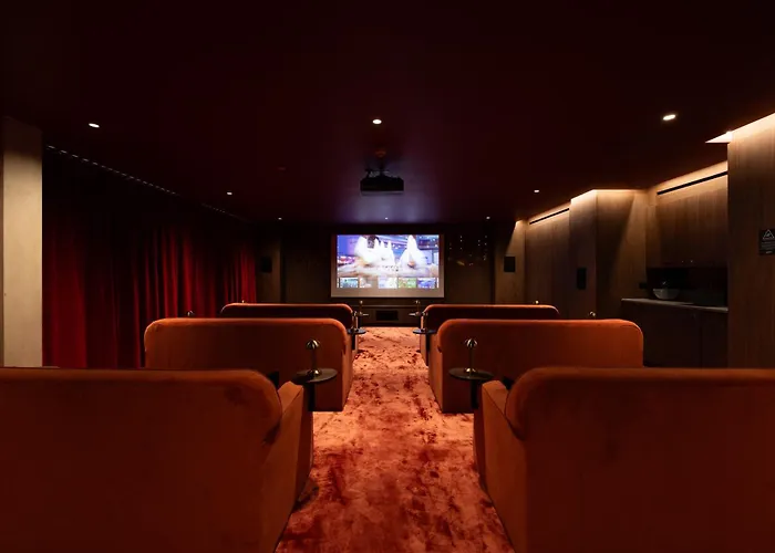 Charles Hope Apartment