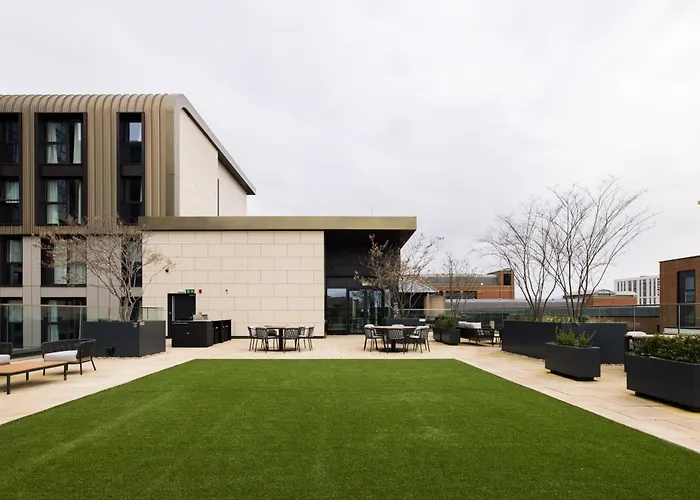 Charles Hope Apartment *