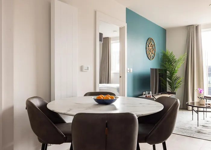 Charles Hope Apartment *