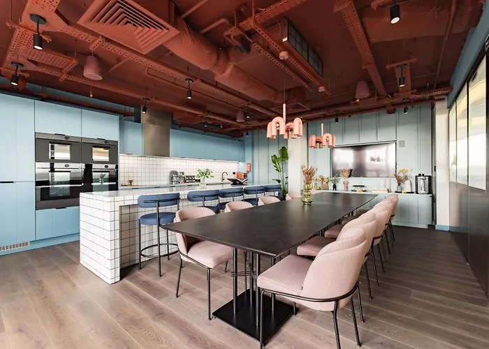 Апартаменти Charles Hope *